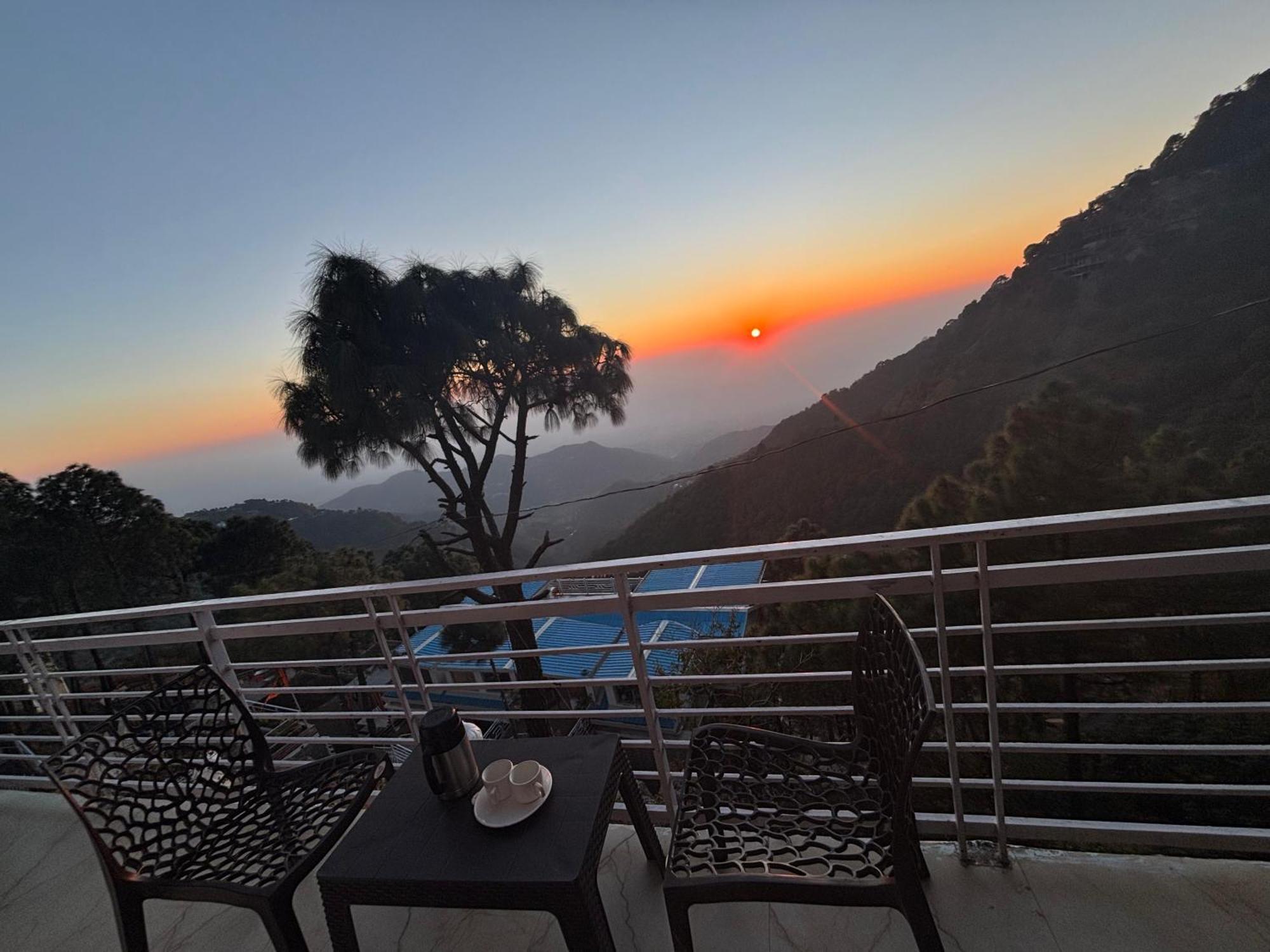 Humble Stay Villa Касаулі Екстер'єр фото